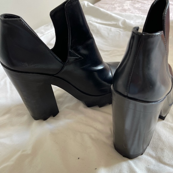 Zara track sole heeled ankle boot. Size:9 - Picture 2 of 4